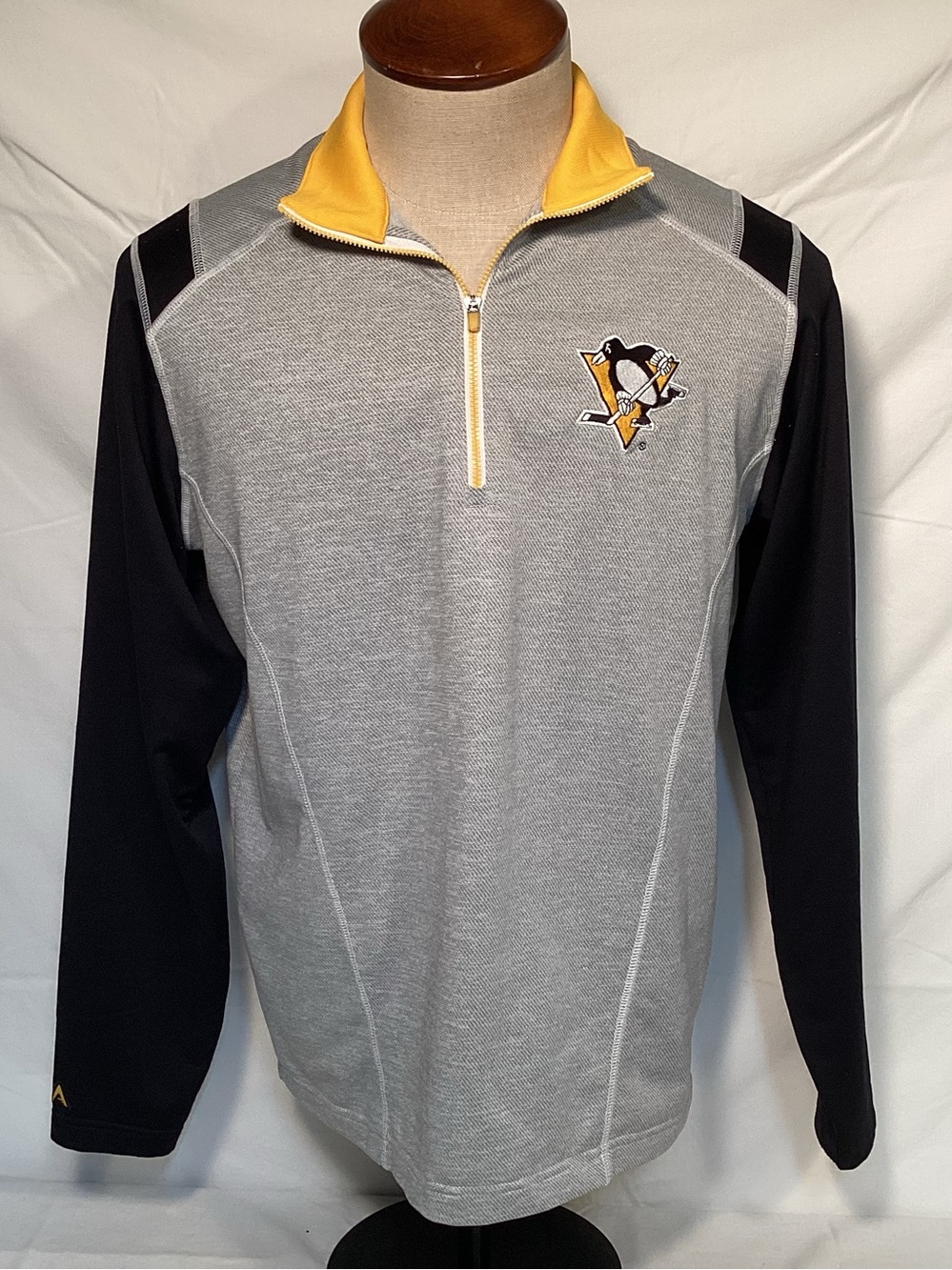 Antiqua Pittsburgh Penguins Gray & Black 1/4 Zip Pullover Men’s Size Medium